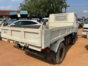 Isuzu Dumper White