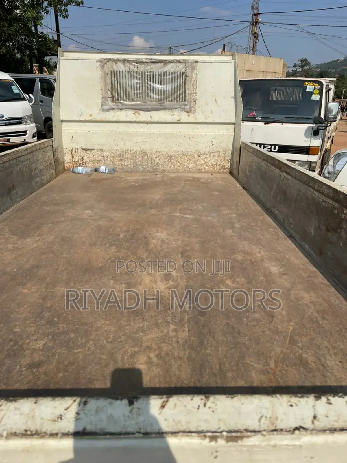 Isuzu Dumper White