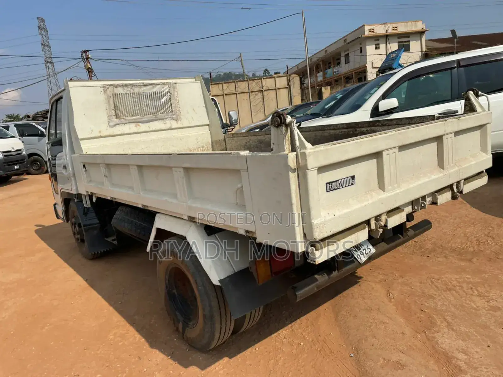 Isuzu Dumper White