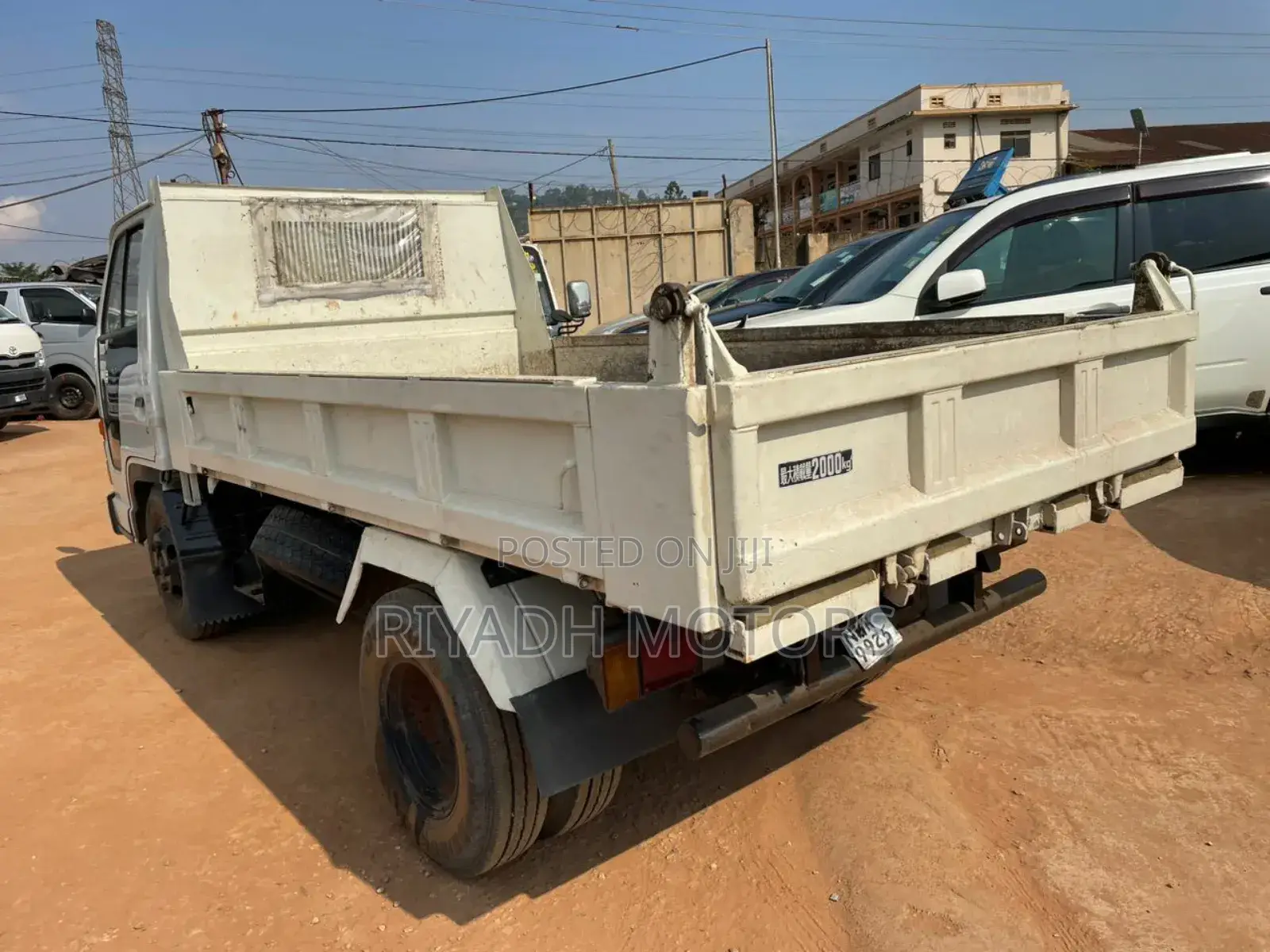 Isuzu Dumper White