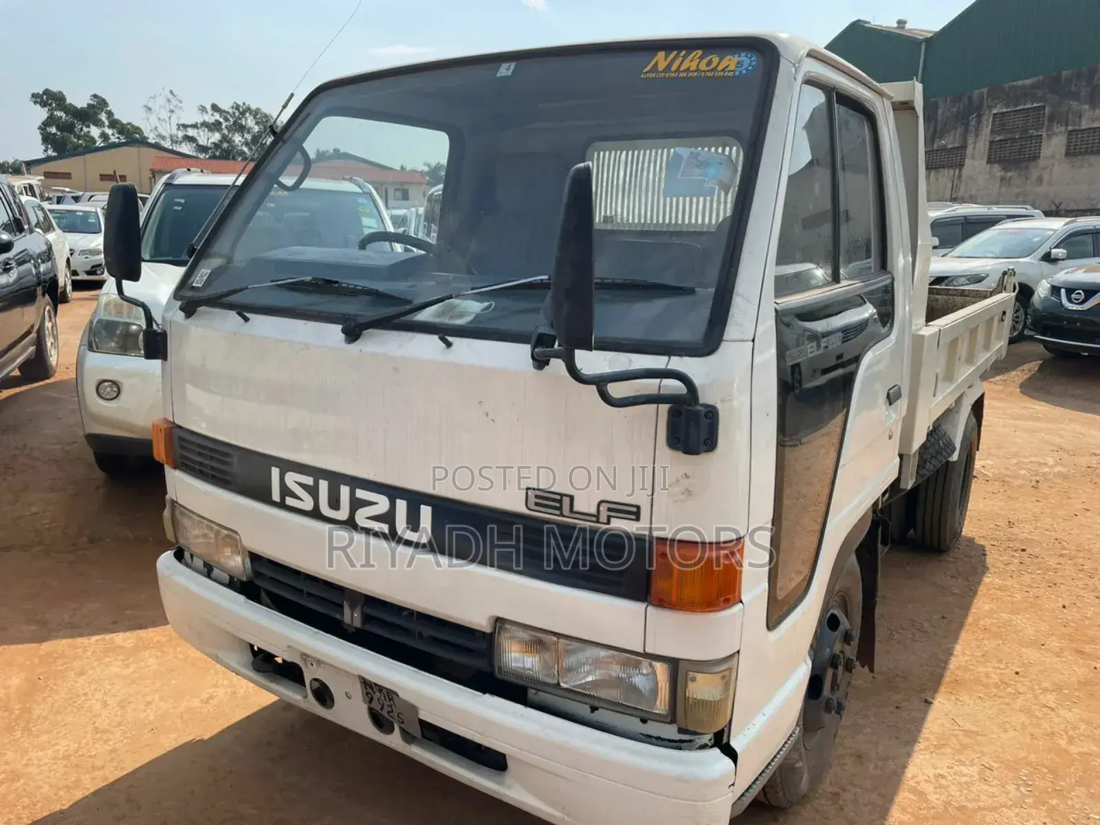 Isuzu Dumper White