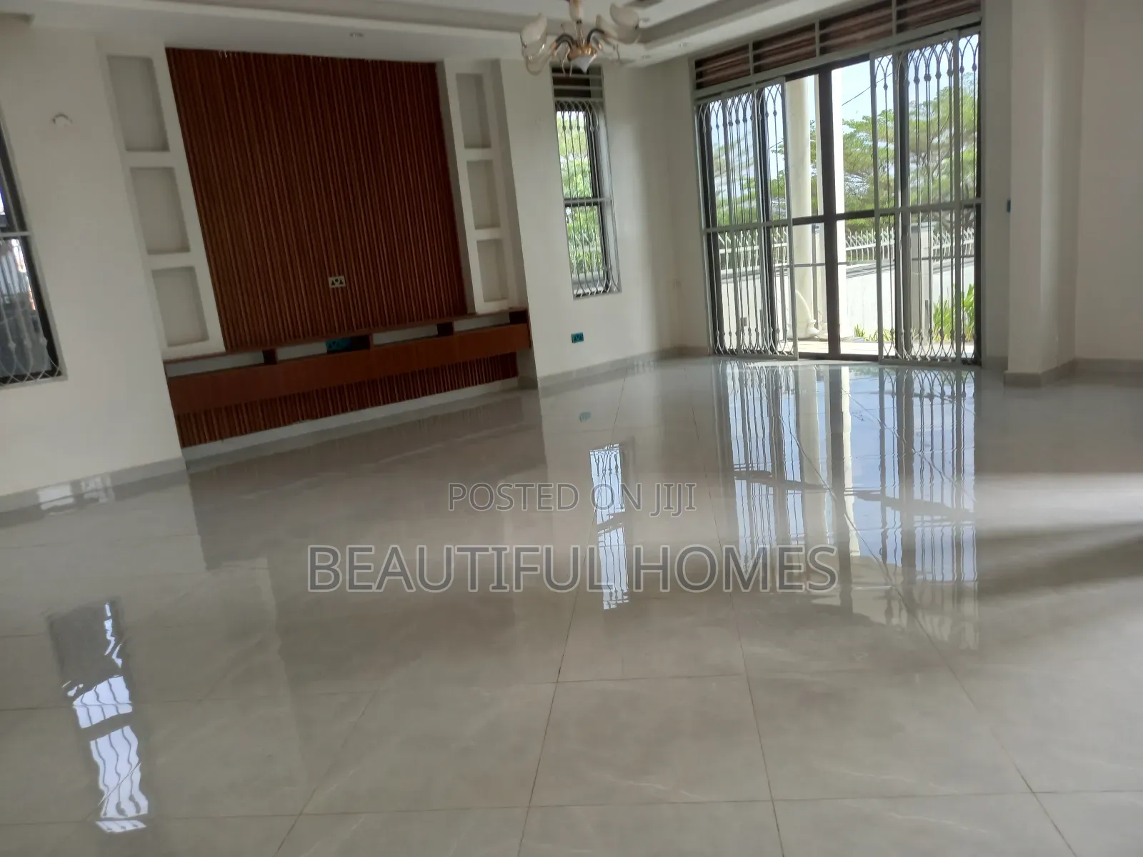 Furnished 6bdrm Mansion in Kira, Central Division for sale