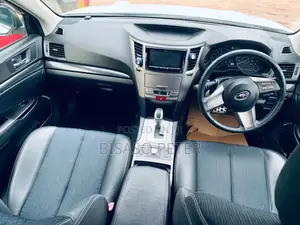 Subaru Outback 2.5i Premium 2012 White