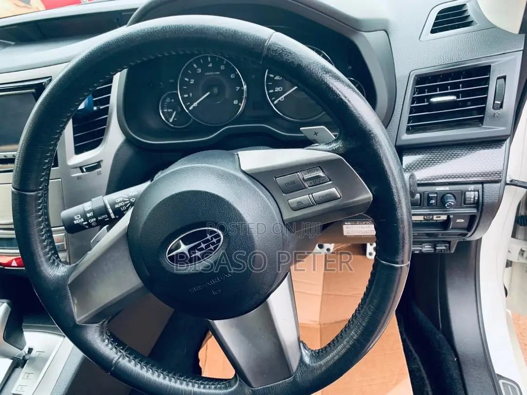 Subaru Outback 2.5i Premium 2012 White