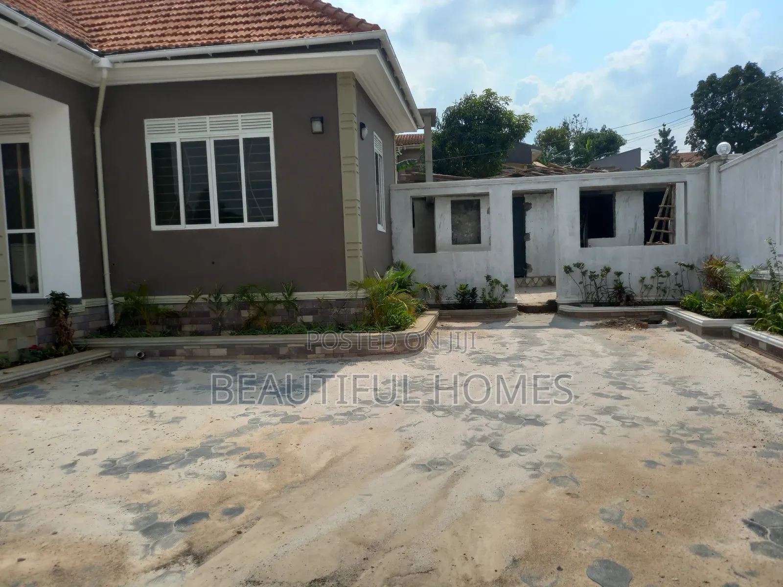 Furnished 4bdrm House in Kira for sale