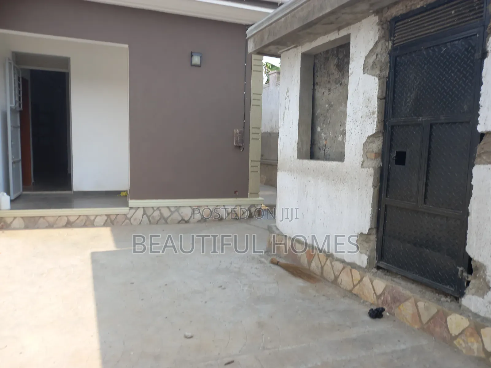 Furnished 4bdrm House in Kira for sale