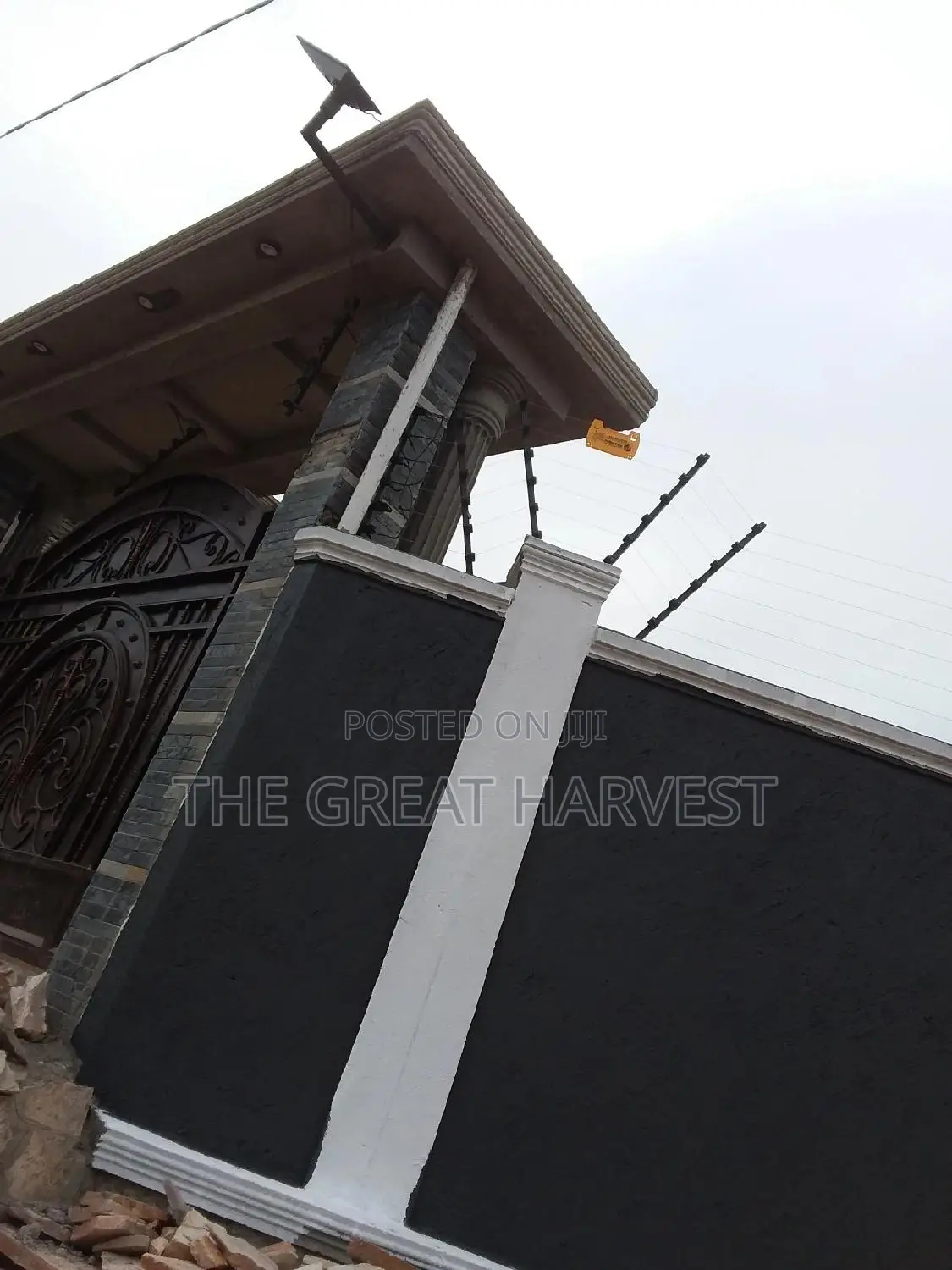 Electric Fence With Alarm System