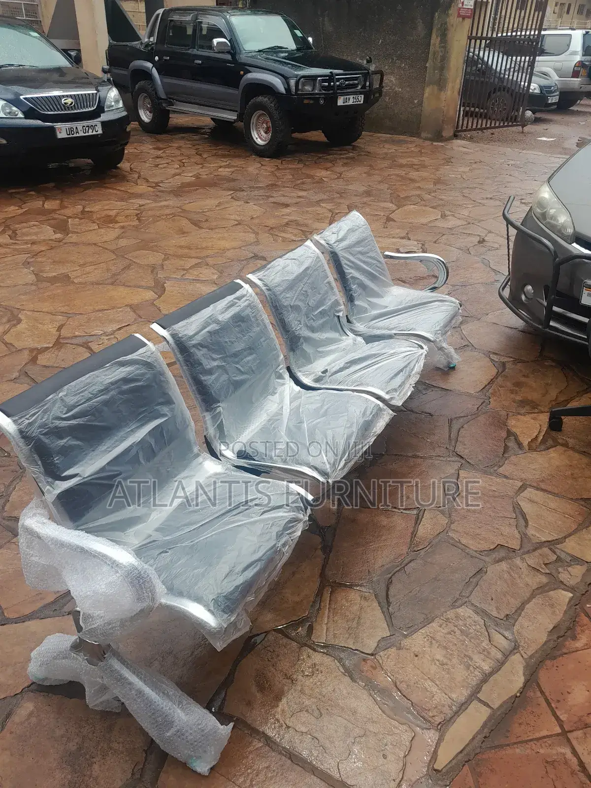 Silver /Black Colour Cushion Waiting Chair 4 Seater