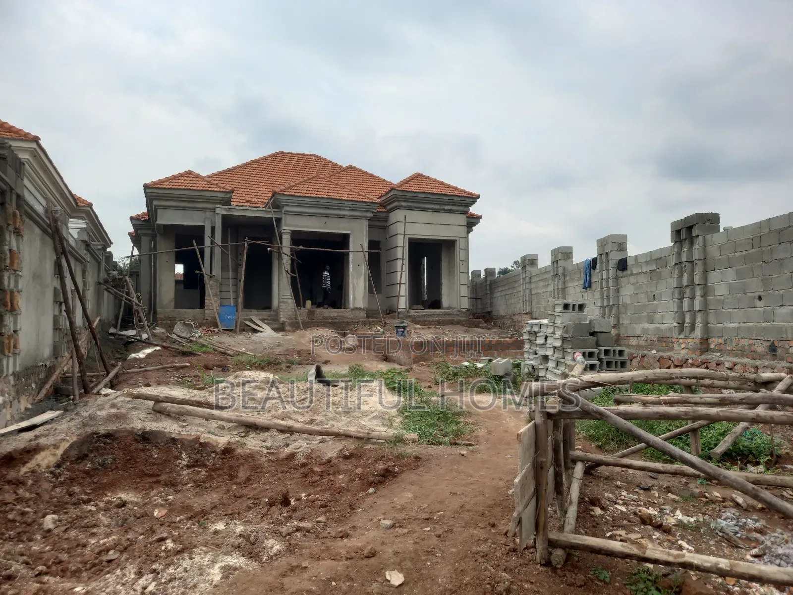 Furnished 4bdrm Bungalow in Kira for sale