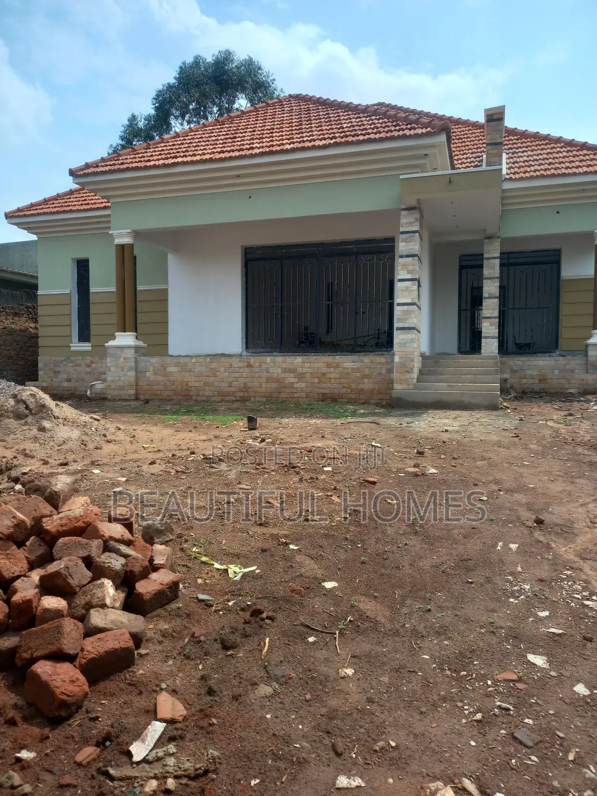 Furnished 4bdrm Bungalow in Kira Mulawa for sale