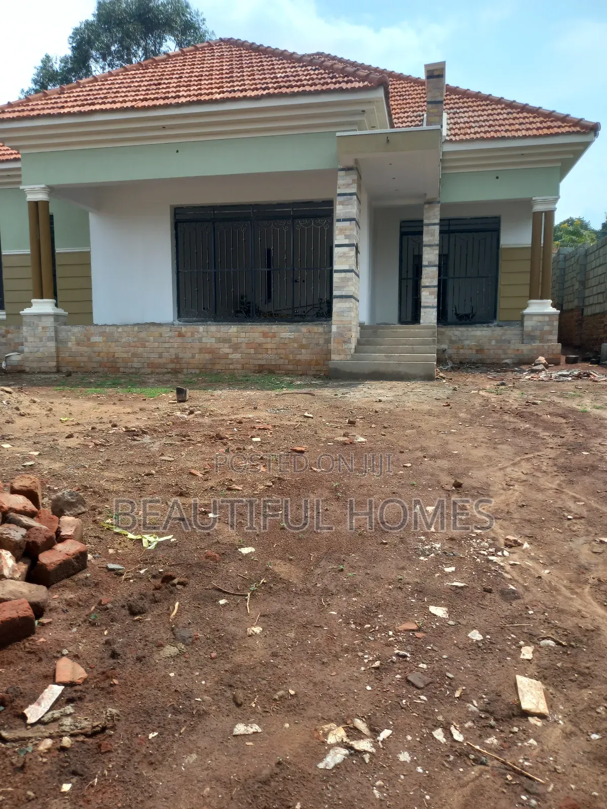 Furnished 4bdrm Bungalow in Kira Mulawa for sale