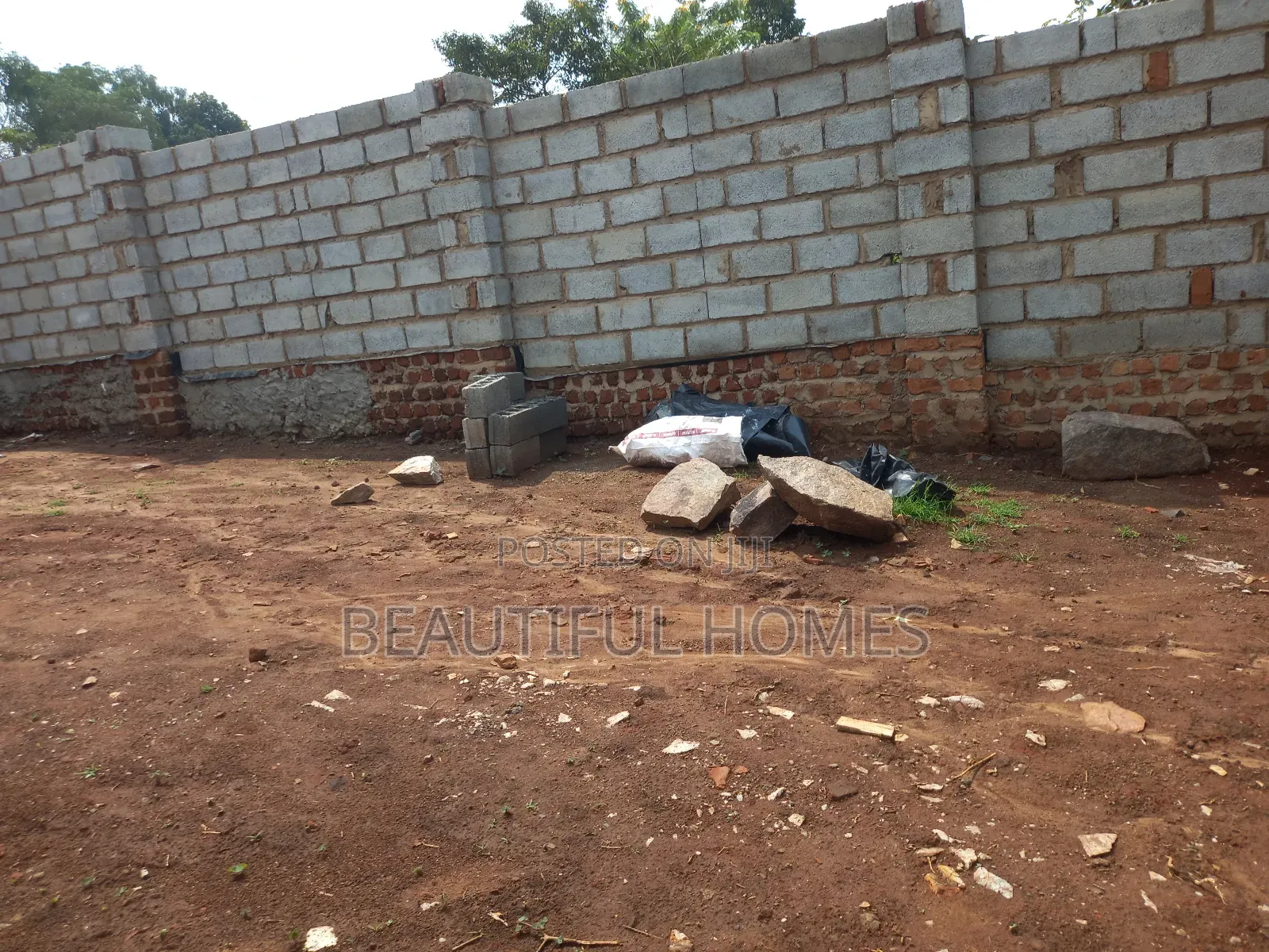 Furnished 4bdrm Bungalow in Kira Mulawa for sale