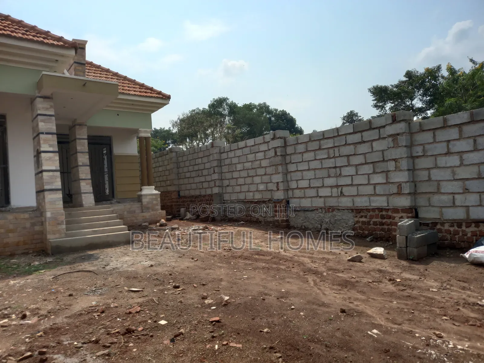 Furnished 4bdrm Bungalow in Kira Mulawa for sale