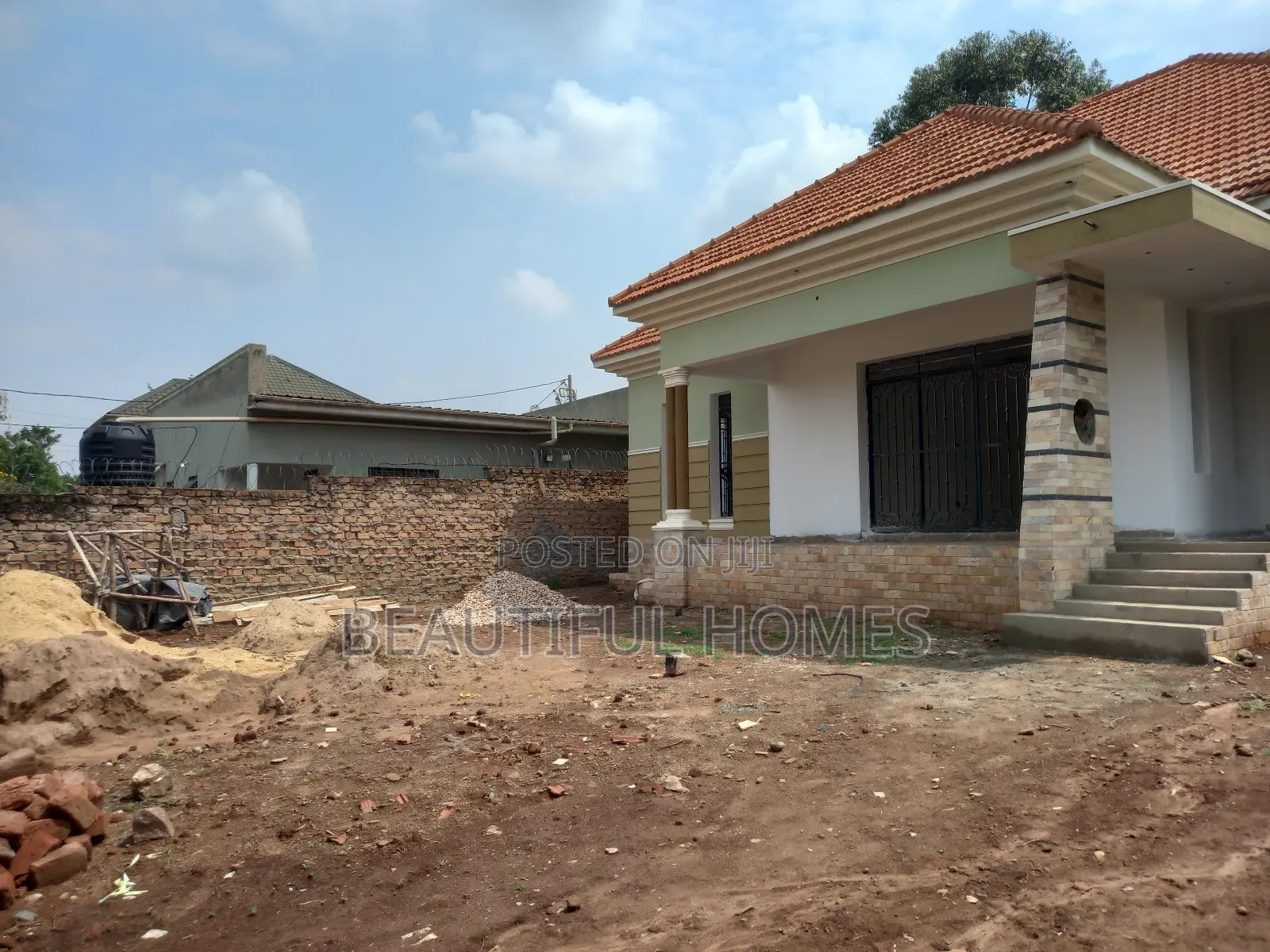 Furnished 4bdrm Bungalow in Kira Mulawa for sale