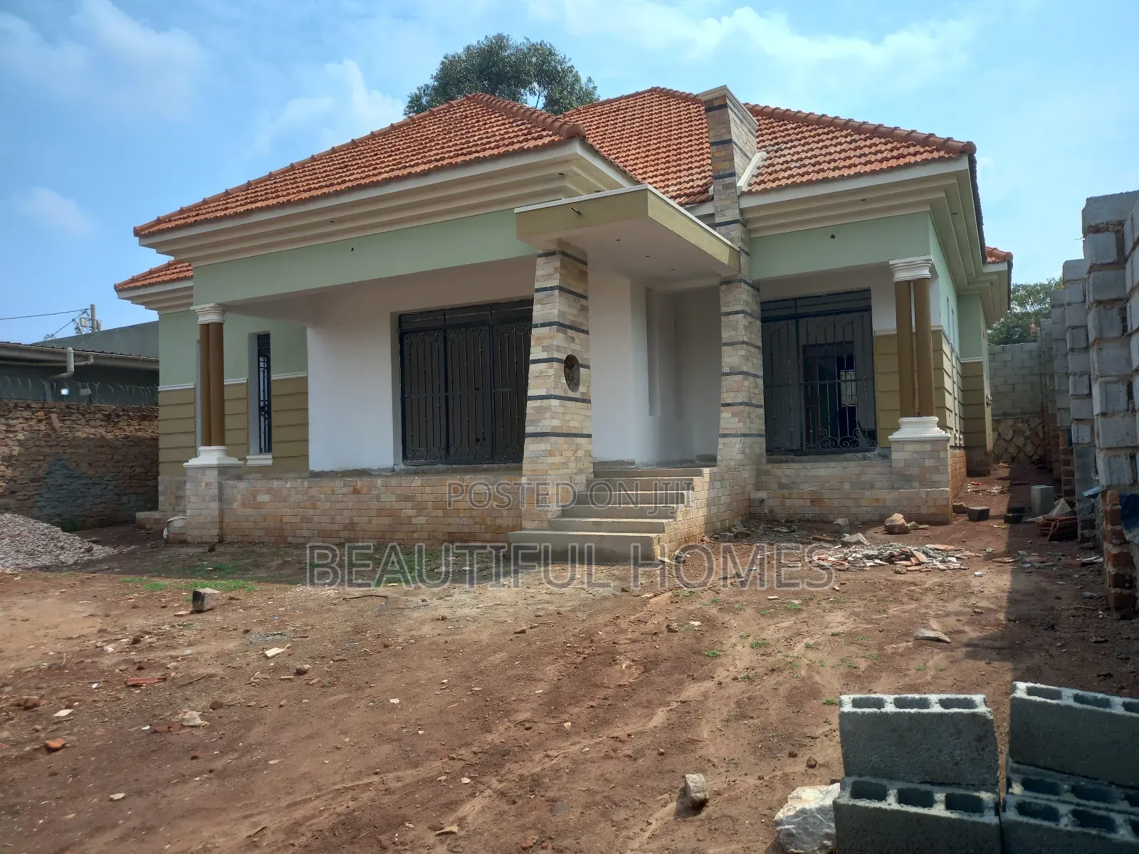 Furnished 4bdrm Bungalow in Kira Mulawa for sale