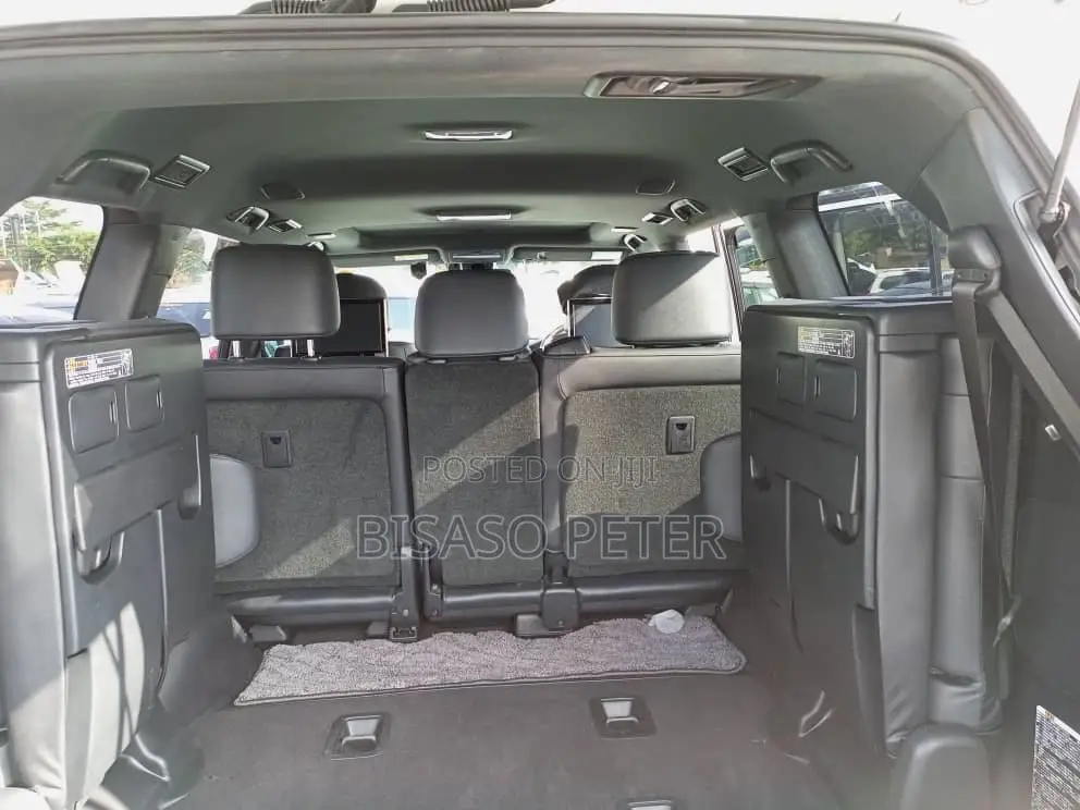 Toyota Land Cruiser 4.6 V8 ZX 2019 White