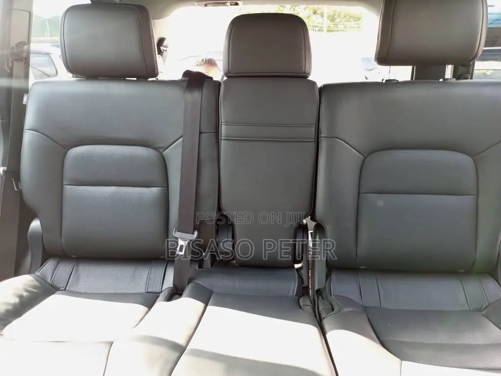 Toyota Land Cruiser 4.6 V8 ZX 2019 White