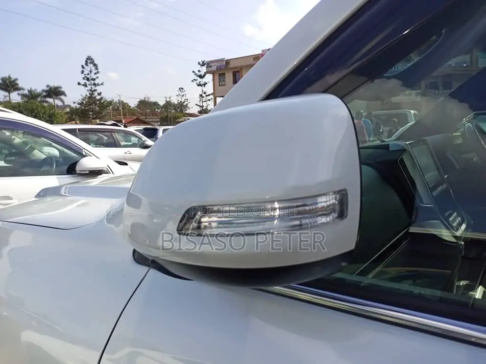 Toyota Land Cruiser 4.6 V8 ZX 2019 White