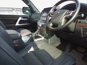 Toyota Land Cruiser 4.6 V8 ZX 2019 White