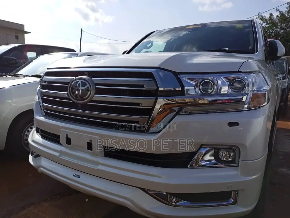 Toyota Land Cruiser 4.6 V8 ZX 2019 White