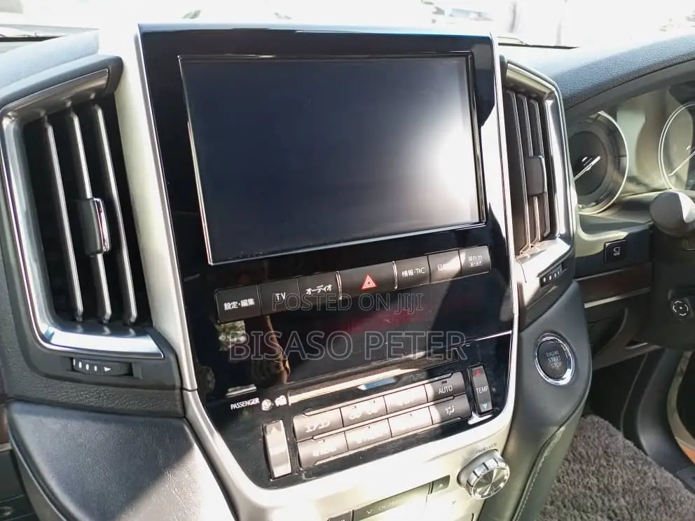 Toyota Land Cruiser 4.6 V8 ZX 2019 White