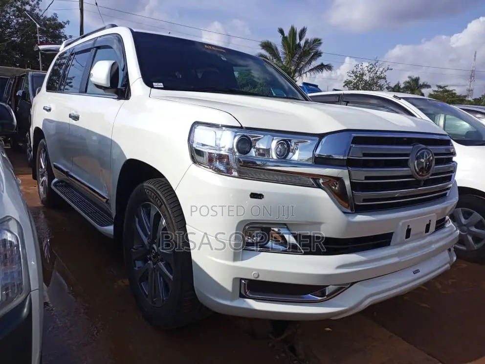 Toyota Land Cruiser 4.6 V8 ZX 2019 White