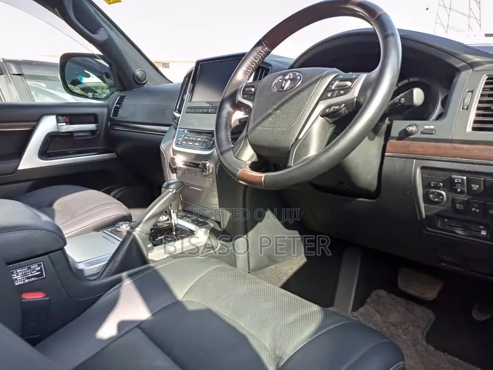 Toyota Land Cruiser 4.6 V8 ZX 2019 White