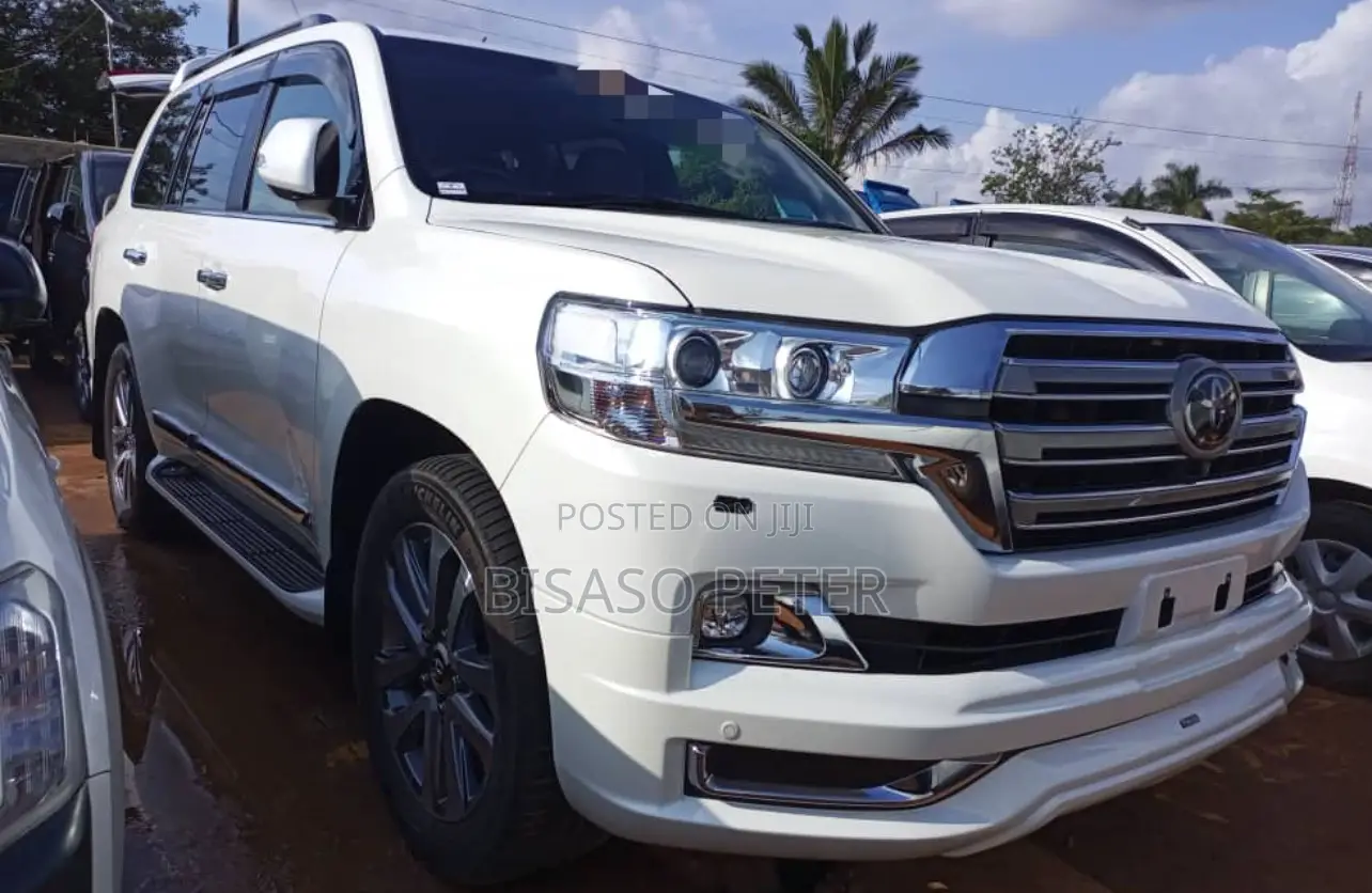 Toyota Land Cruiser 4.6 V8 ZX 2019 White