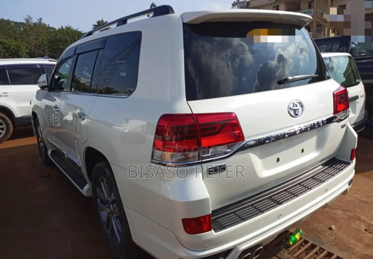 Toyota Land Cruiser 4.6 V8 ZX 2019 White