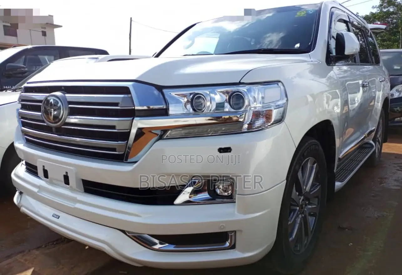 Toyota Land Cruiser 4.6 V8 ZX 2019 White
