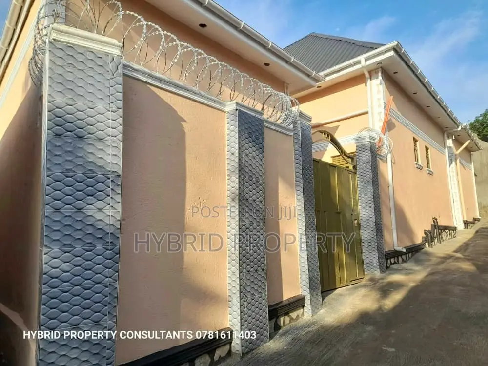 8bdrm Apartment in Kasubi Town Along, Rubaga for sale