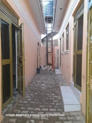 8bdrm Apartment in Kasubi Town Along, Rubaga for sale