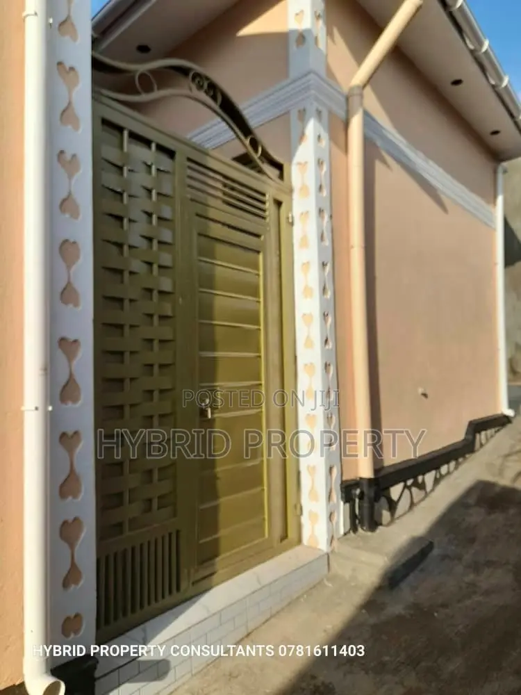 8bdrm Apartment in Kasubi Town Along, Rubaga for sale