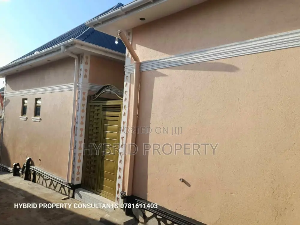 8bdrm Apartment in Kasubi Town Along, Rubaga for sale
