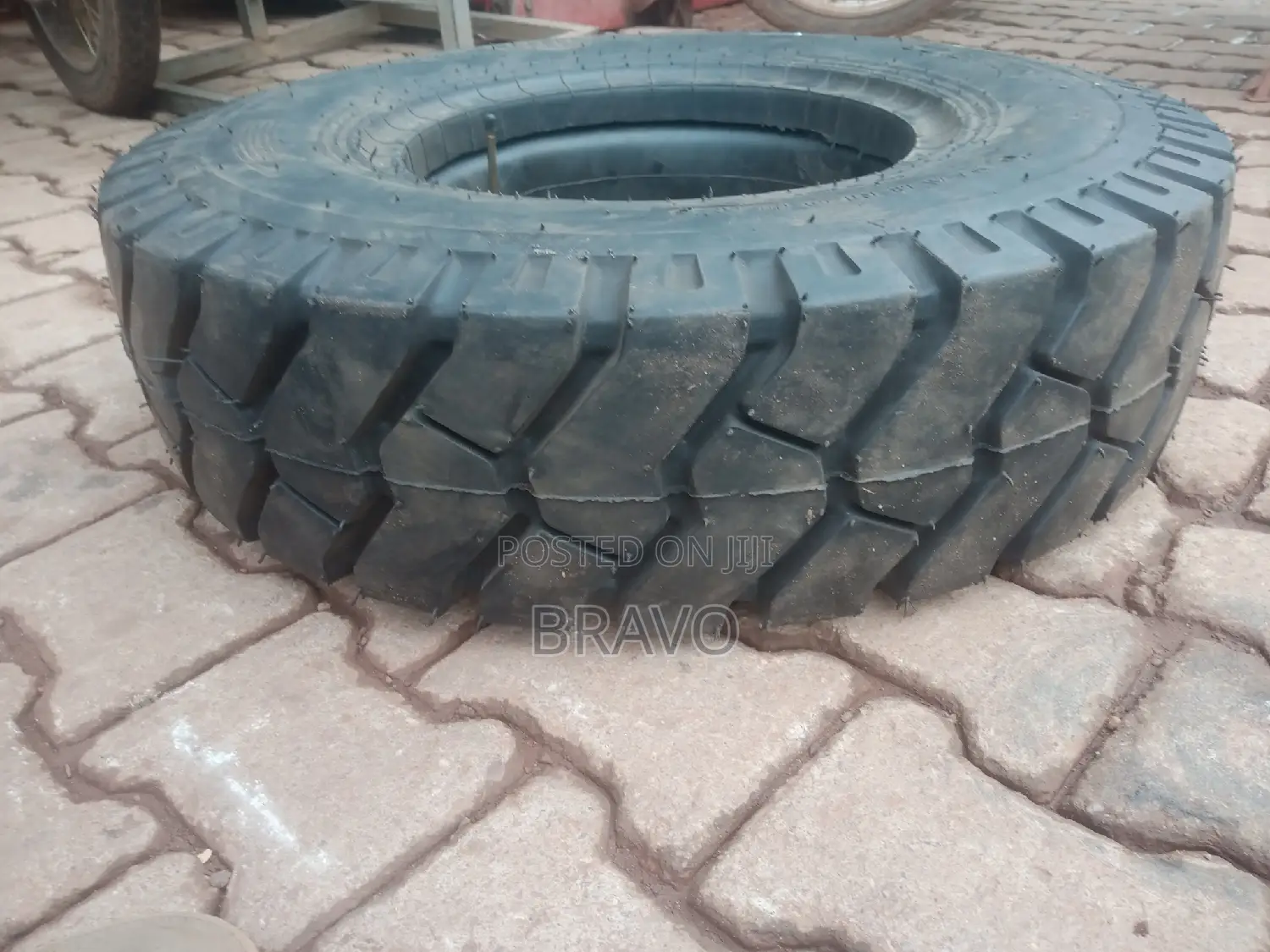 8.25-15 Armour Tube Tyre for Forklift.