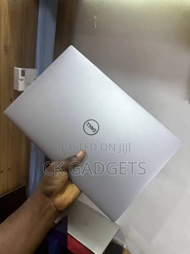 New Laptop Dell Precision 15 5520 16GB Intel Core I7 SSD 512GB