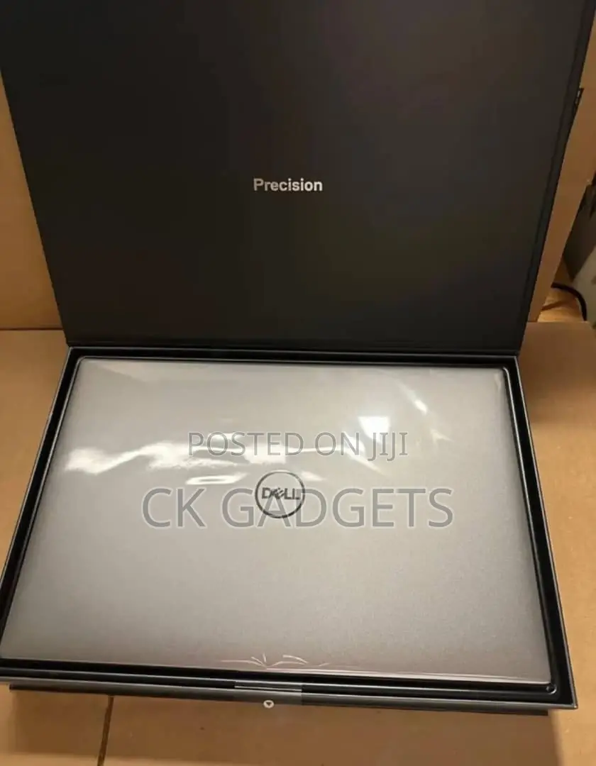 New Laptop Dell Precision 15 5520 16GB Intel Core I7 SSD 512GB