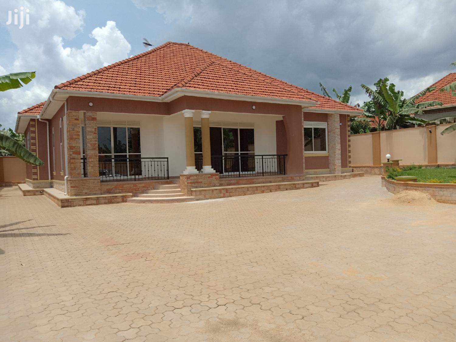 Mansion in Kira on Sale
