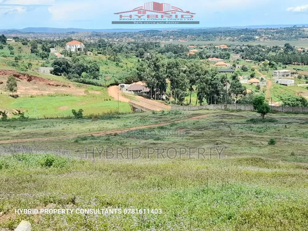 Prime Plots for Sale at Ssisa~Entebbe Express Highway Estate