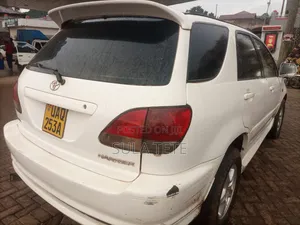 Toyota Harrier 3.0 V6 1999 White