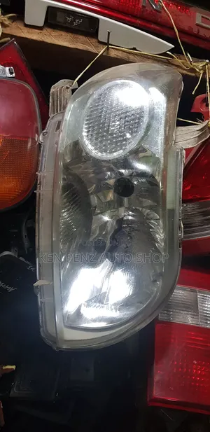 Headlamps for Toyota Porte 2006