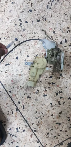 Toyota Vitz 2000 Door Lock / Actuators