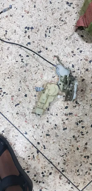 Toyota Vitz 2000 Door Lock / Actuators