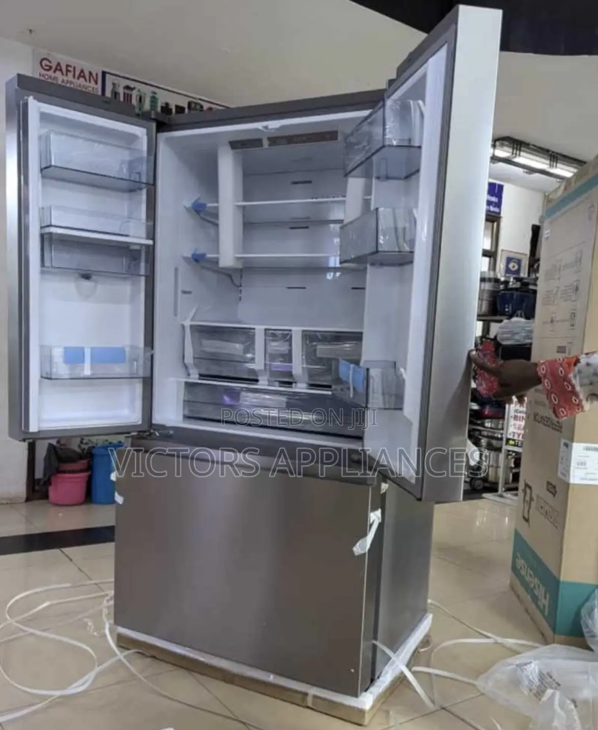 Hisense 820L French Door Fridge With Water Dispenser