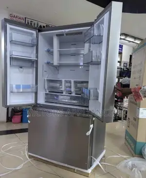 Hisense 820L French Door Fridge With Water Dispenser