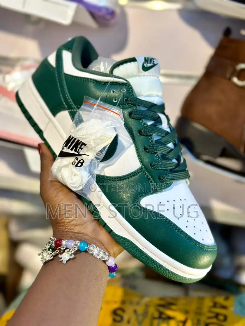 Nike Air Dunk Sb Low Green And White Sneakers