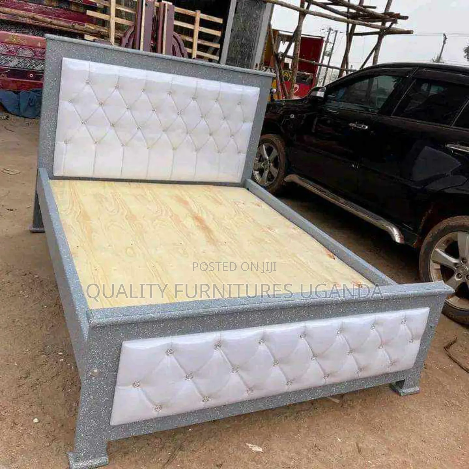 5x6 Tufted Bed