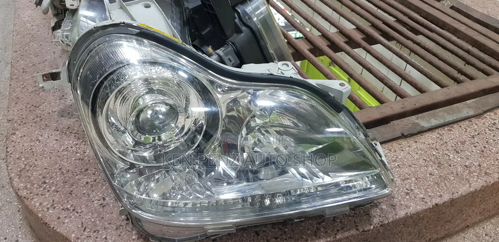 Headlamps for Toyota Crown 2006