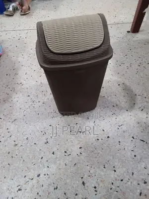 Bamboo Swinging Dustbin