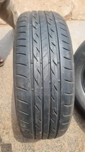 Photo - 205/60r16 Bridgestone Foreign Used Tire